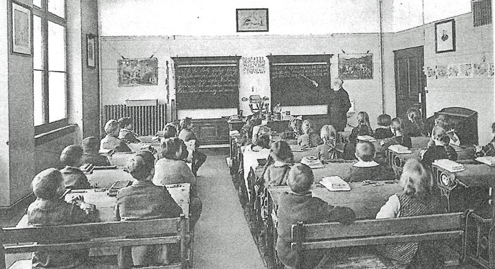 Klassenzimmer um 1919